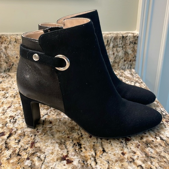 New without tags- Suede Boots size 7.5 - Picture 1 of 4